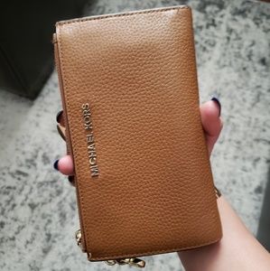 Michael Kors Wristlet Wallet